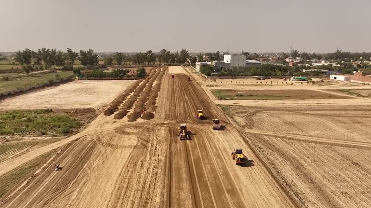 興建中道路的無人機影像